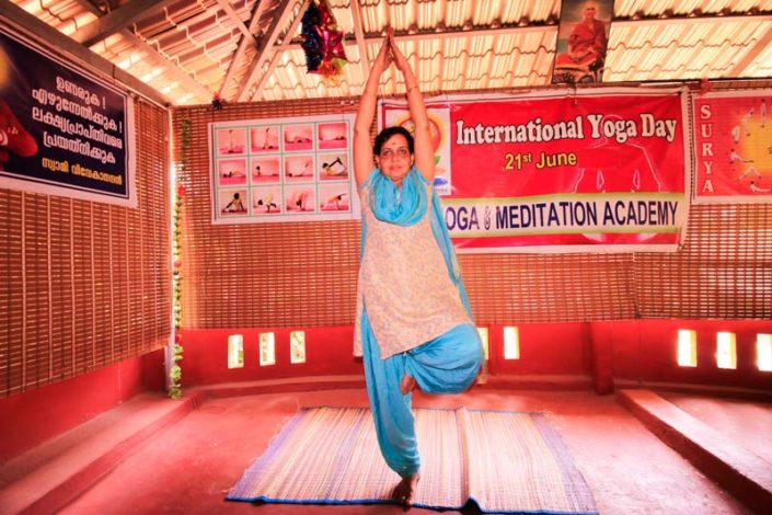 hatha yoga trainer Lathika Sakalesh Kollam